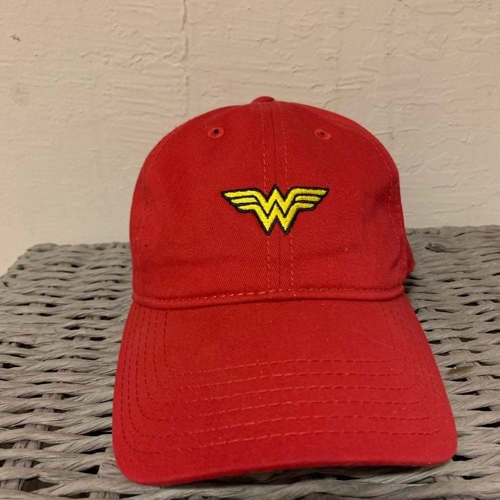 Women’s Wonder women hat, red&yellow